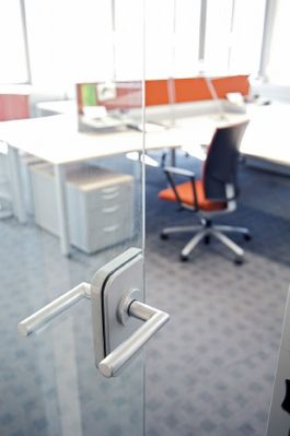 Rohde Trans Büro mit Glastür für Möbeltransport in Oberösterreich